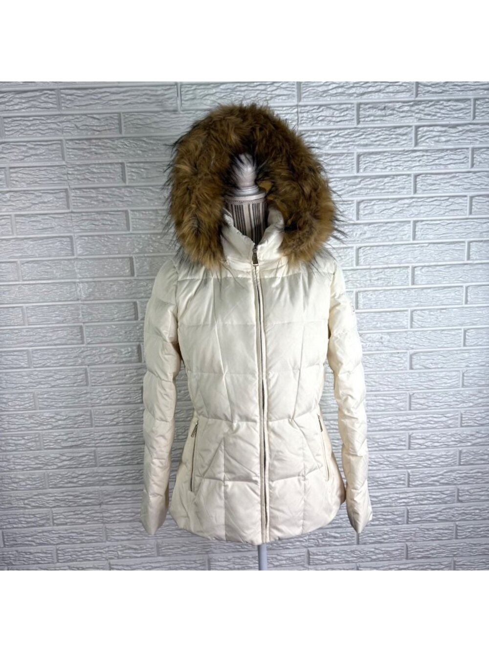 Calvin Klein Cream Quilted Down Puffer Jacket Faux Fur Trimmed Hood Size Medium